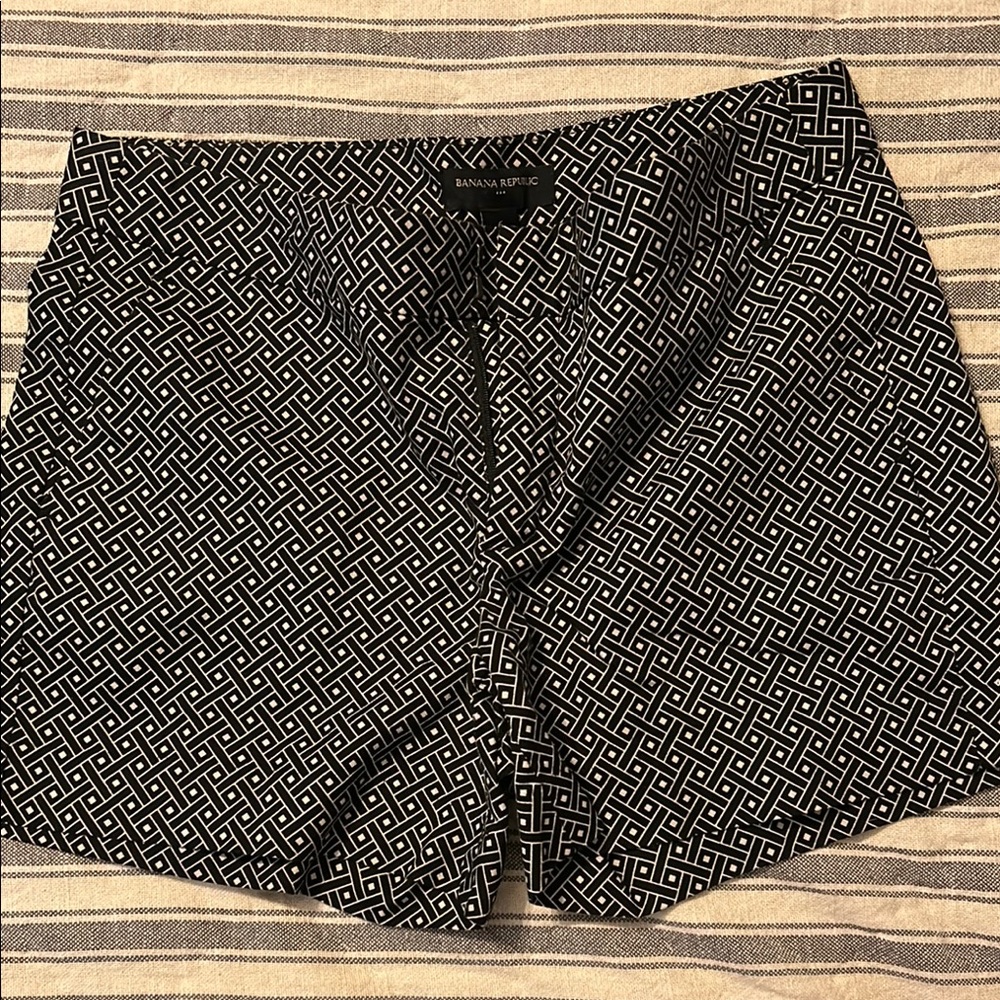 Banana Republic Geometric Black and White Shorts
